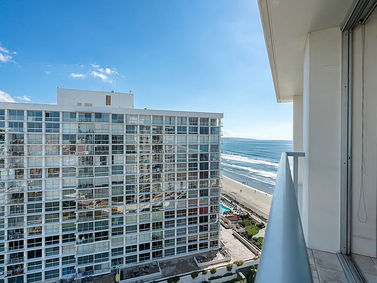 1720 Avenida Del Mundo #1406 — Photo 35