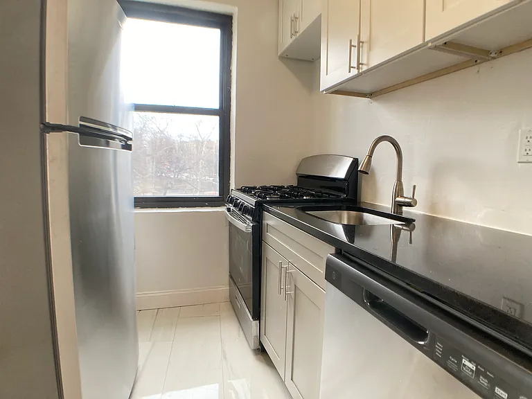 105 Arden St #4H — Photo 6