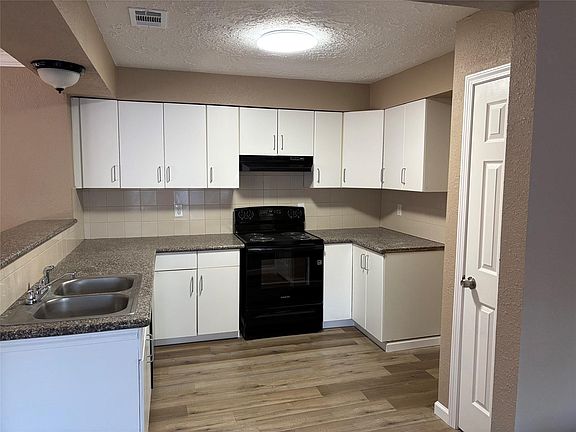 4th image of 12947 Newbrook Dr