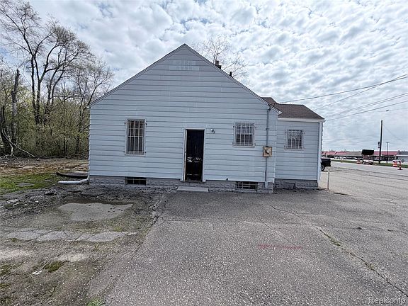 2nd image of 3106 W Pierson Rd