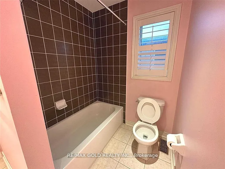471 Meadowridge Ct — Photo 36