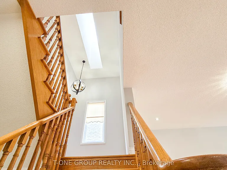 106 Castleglen Blvd — Photo 13