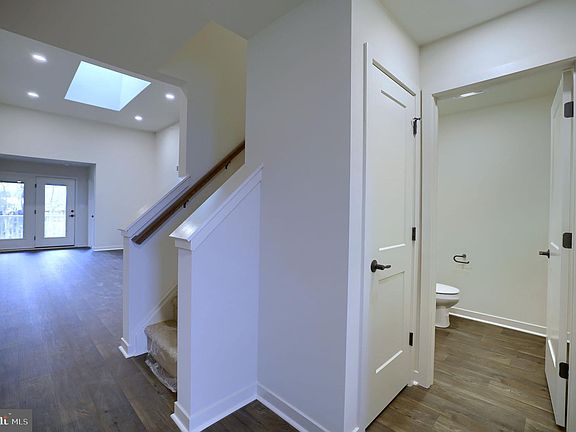 2nd image of 7264 White Oak Blvd