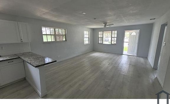 4th image of 2200 NW 6th Pl
