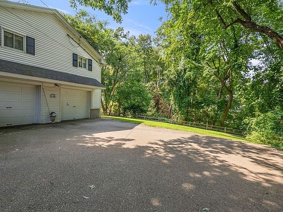 3rd image of 31 Pacella Dr
