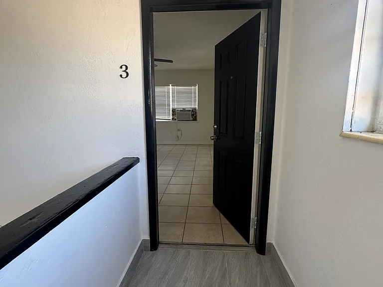 825 SW 5th St #3 — Photo 20