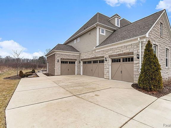 3rd image of 48276 Madeline Ct