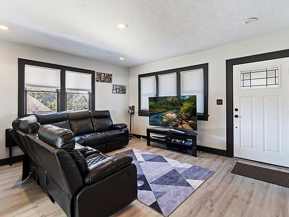 3rd image of 1265 Capitol St