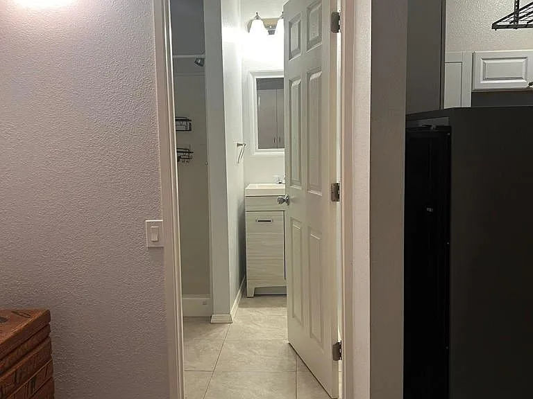 948 Martinique Dr — Photo 8