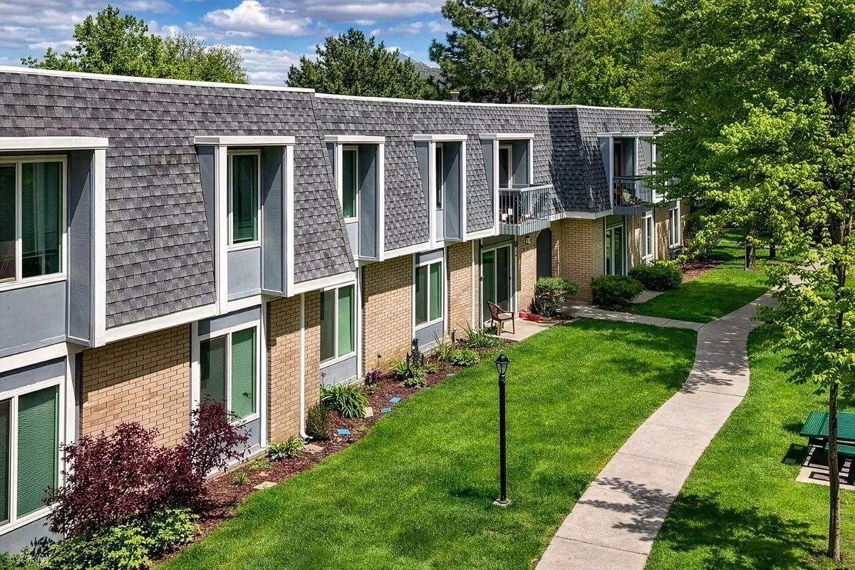 Building Photo - Villas at Vine