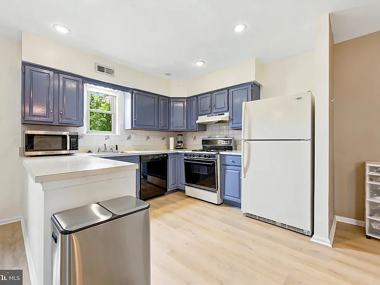 704 Keely St — Photo 2