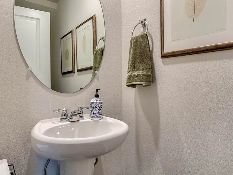 13768 NE 67th Way — Photo 3