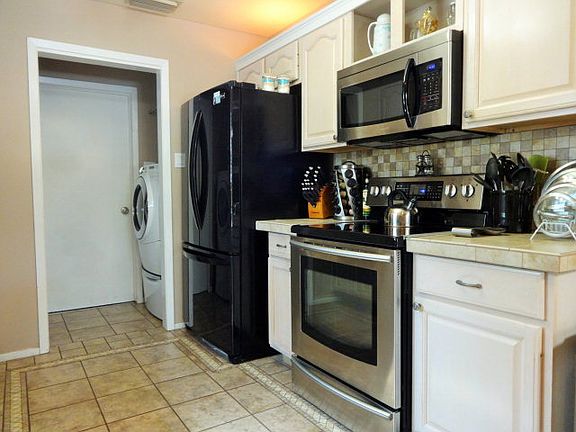 3rd image of 3805 Douglas Ave