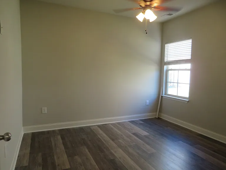 142 Shakleton Dr — Photo 4