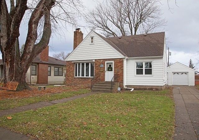 1st image of 1001 Hyacinth Ave E