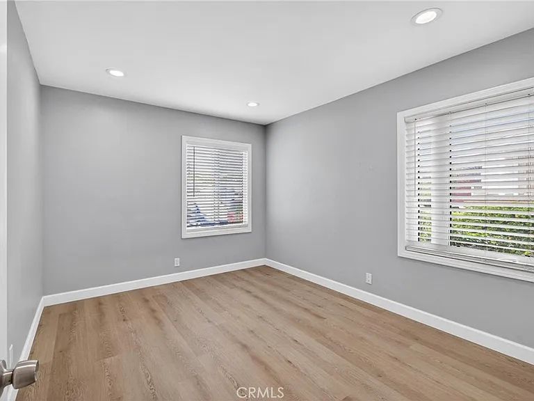 13808 S Catalina Ave — Photo 24