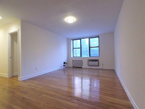 2nd image of 220 E 36th St APT 5