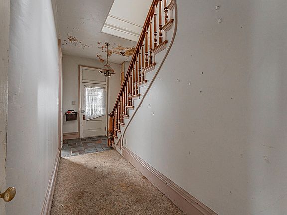 4th image of 218 8th St