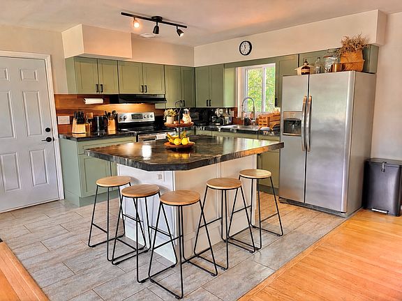 4th image of 670 Meadow Ln