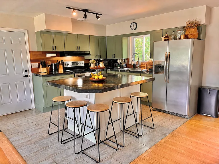 670 Meadow Ln — Photo 4