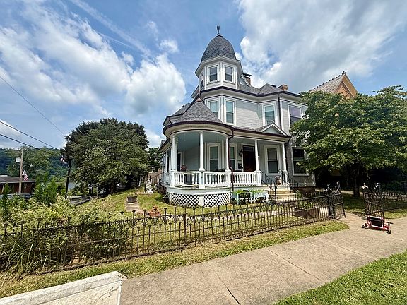 4th image of 718 Main Street