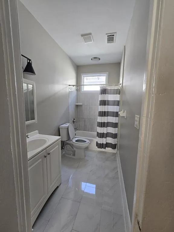 653 E Henry St — Photo 2