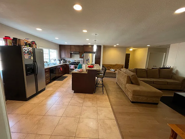231 Gunsmoke Dr — Photo 2