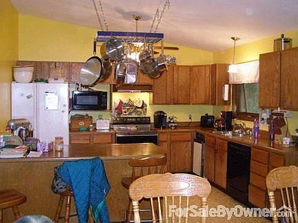Kitchen
						:
						This is a view of the kitchen