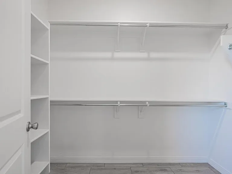 5726 S 30th Gln — Photo 17