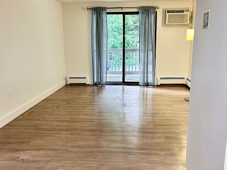 31 Andrew St — Photo 3