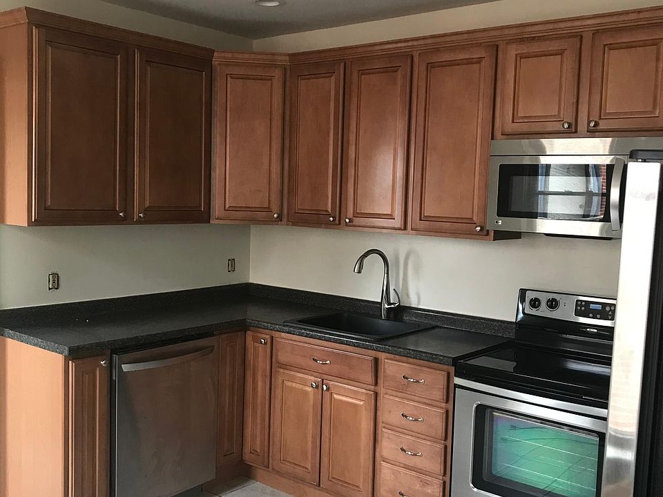 2nd image of 527 Gross St #2
