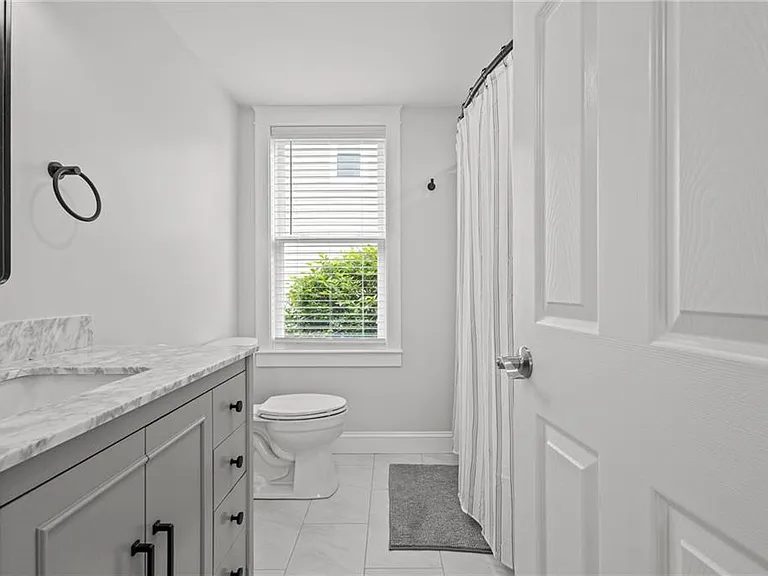 484 Thames St — Photo 8