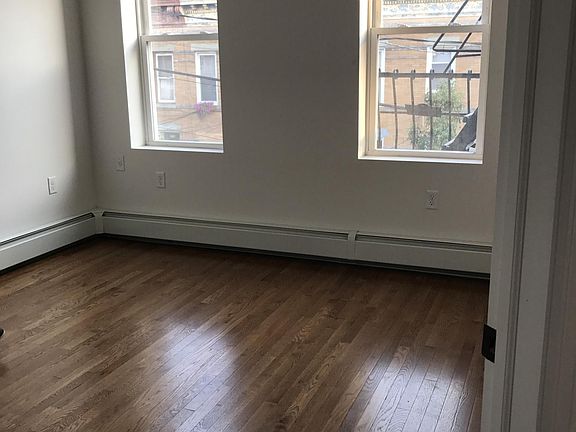 3rd image of 820 27th St