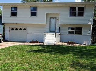 312 S 24th St, Beatrice, NE 68310