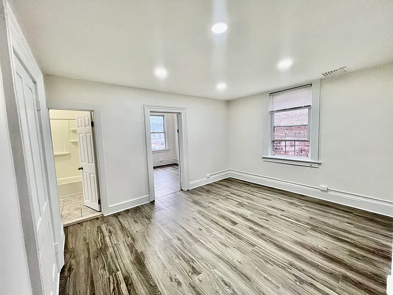8 Seymour St #3 — Photo 4