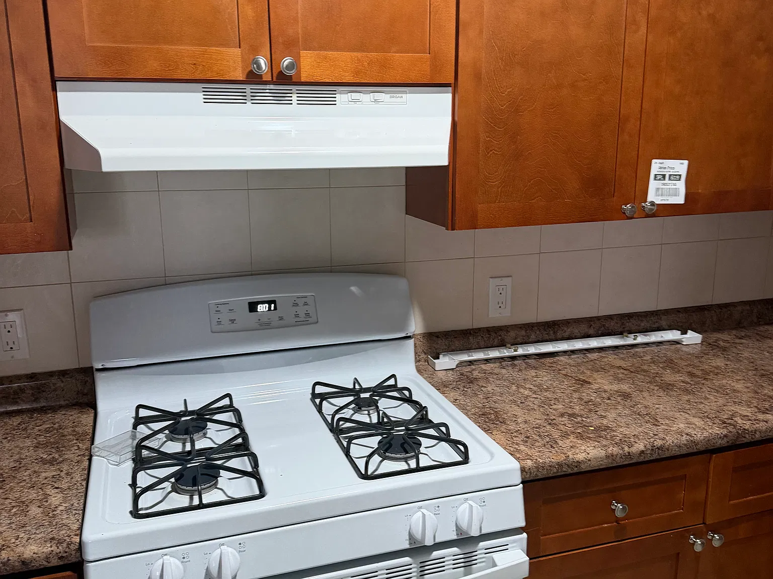 1 bed, 850 sqft, $2,100 — Photo 3