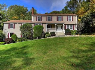 11 Pumpkin Hill Rd, Trumbull, CT 06611