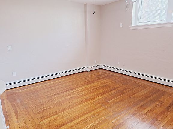 3rd image of 228 Waterman St APT 3