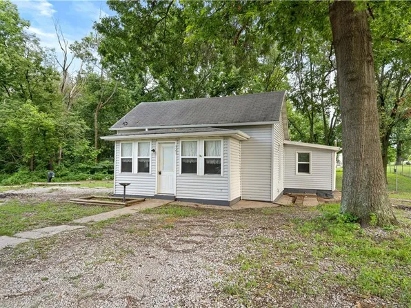 921 E Vine St, Rich Hill, MO 64779