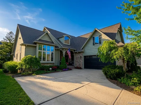 4592 Leblanc Ct, Brighton, MI 48116