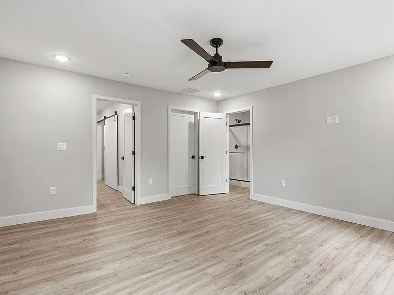 2191 W Parkview Ave — Photo 23
