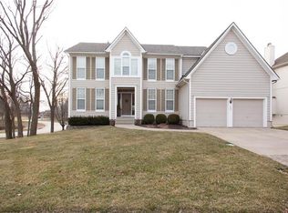 102 Broadmoor Dr, Louisburg, KS 66053
