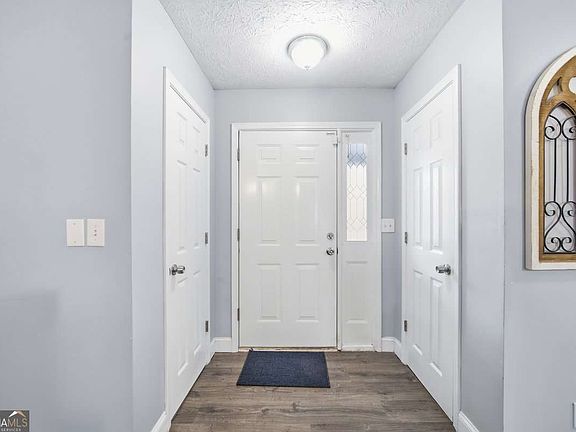 5th image of 10 Stoneview Cir