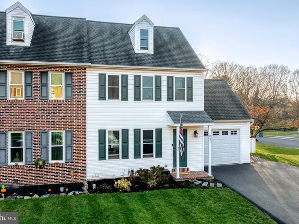 831 Penny Ln, Mount Joy, PA 17552