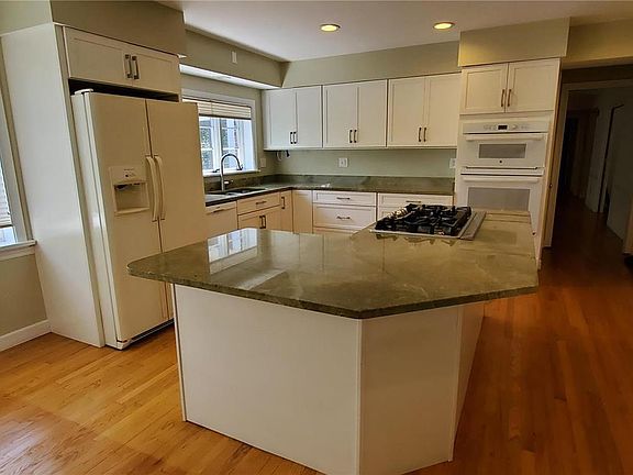 4th image of 7 York Hills Dr