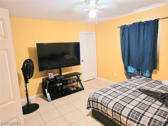 4th image of 4401-4403 SW 7th Pl
