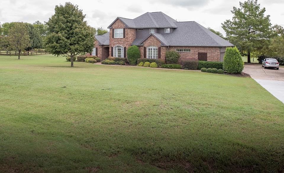 1st image of 208 Estelle Ln