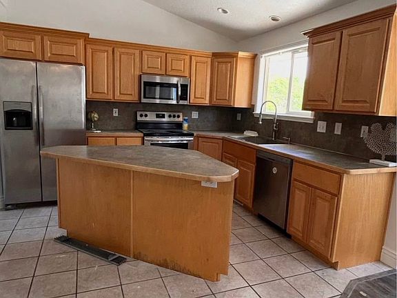 4th image of 3434 N Lakeview Dr