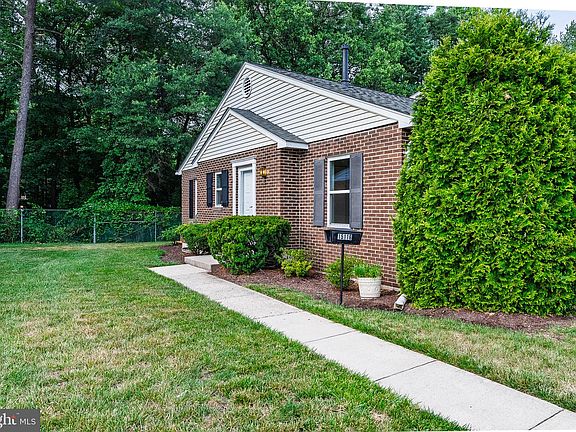 2nd image of 15116 Laurel Oaks Ln #4