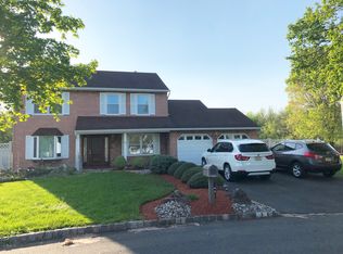38 Sunshine Ln, Edison, NJ 08820
